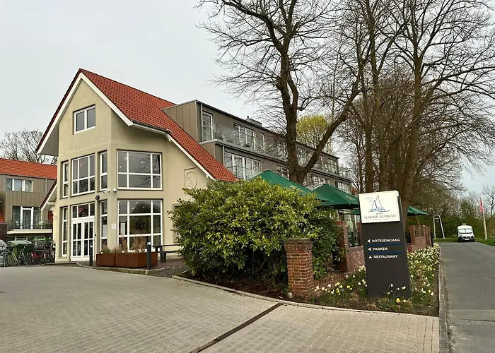 Hotel Schoene Aussicht, Stilvoll Modern, Direkt Am Ruestersieler Hafen